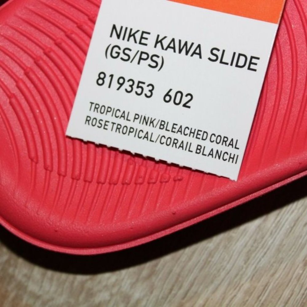 Girl's Nike Kawa Slide Sandals in Tropical Pink - Picture 5 of 5